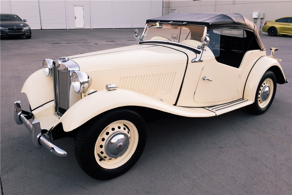 1954 MG TF ROADSTER - Front 3/4 - 213272