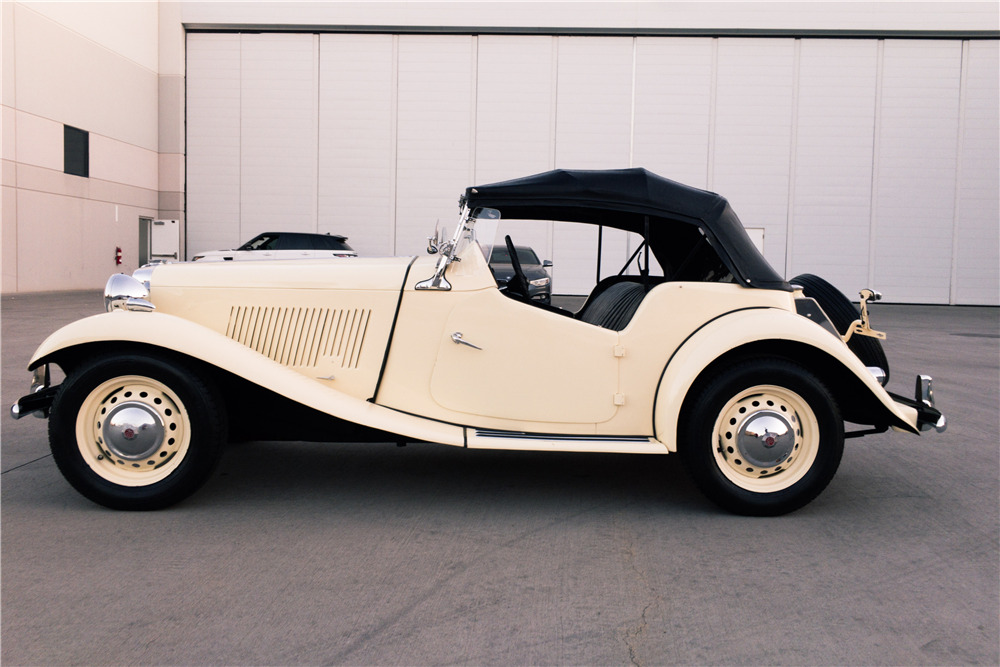 1954 MG TF ROADSTER - Side Profile - 213272