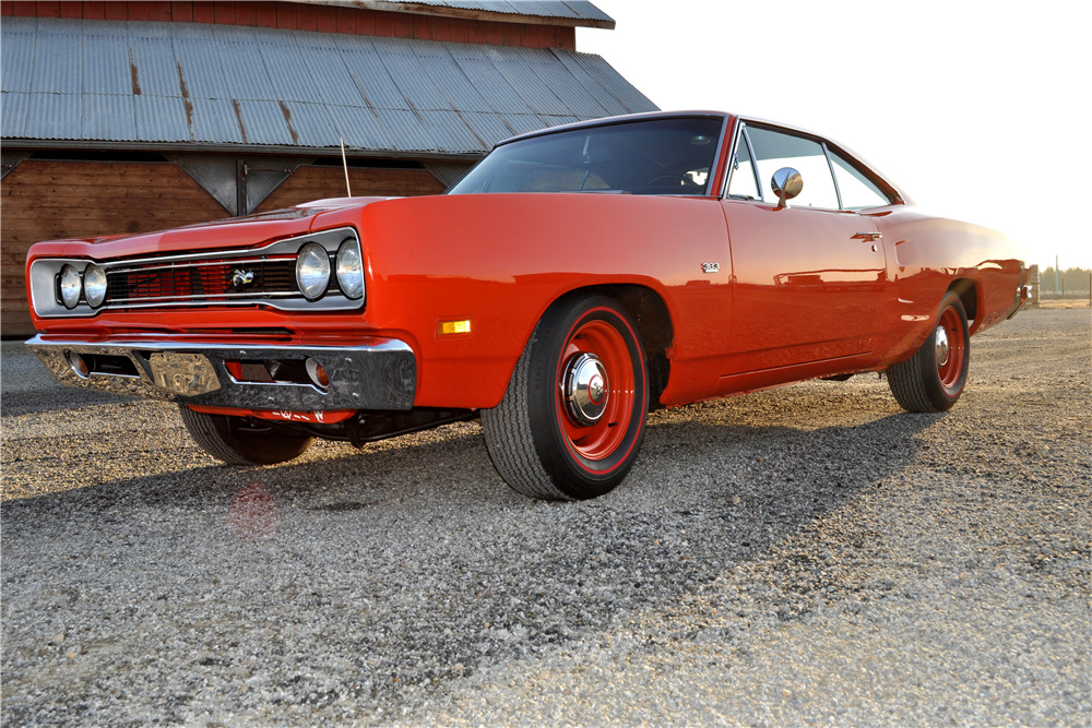 1969 DODGE SUPER BEE - Front 3/4 - 213304