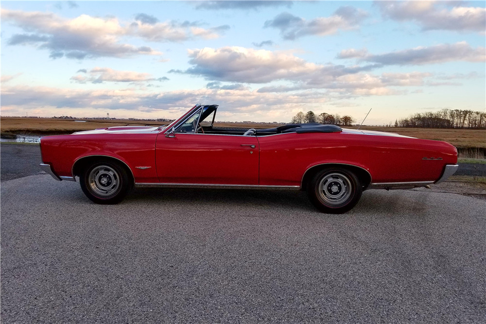 1966 PONTIAC GTO CONVERTIBLE - Side Profile - 213345