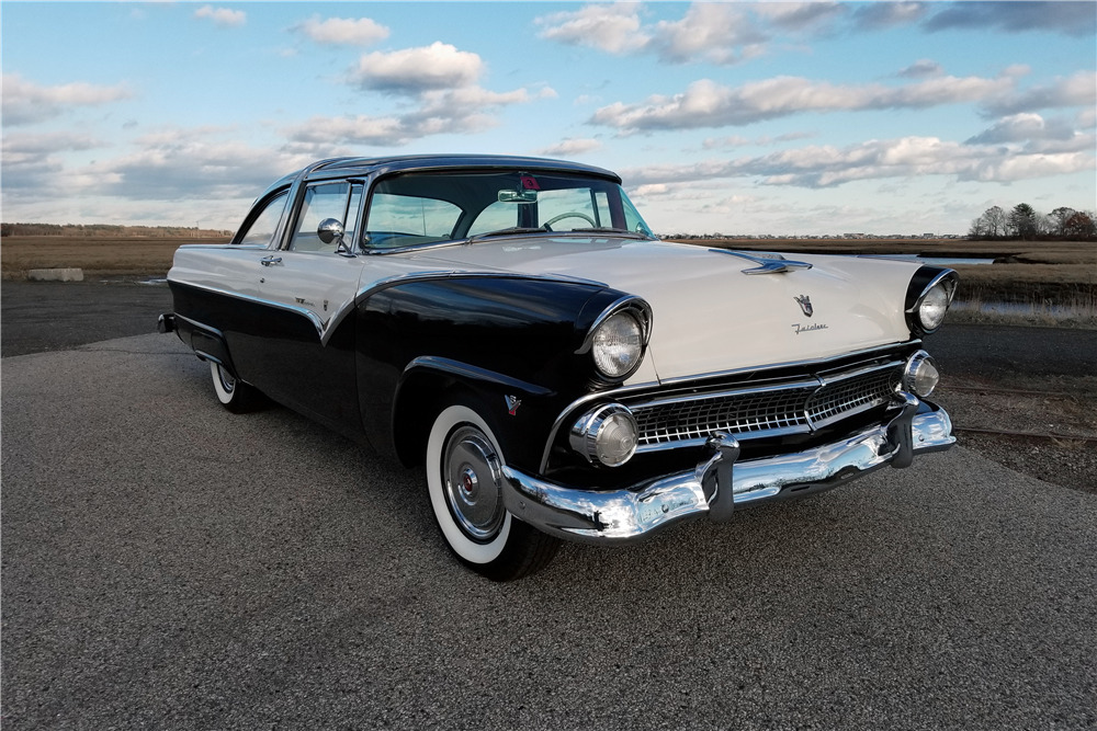 1955 FORD CROWN VICTORIA SKYLINER - Front 3/4 - 213346