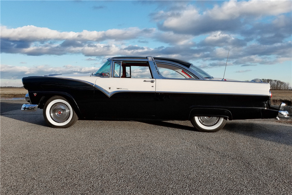 1955 FORD CROWN VICTORIA SKYLINER - Side Profile - 213346