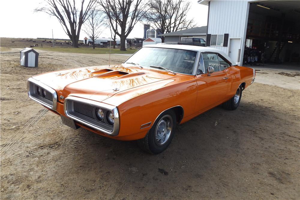1970 DODGE SUPER BEE - Front 3/4 - 213394