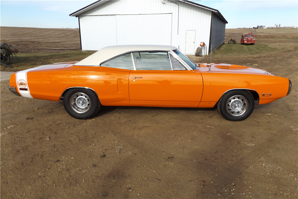 1970 DODGE SUPER BEE - Side Profile - 213394