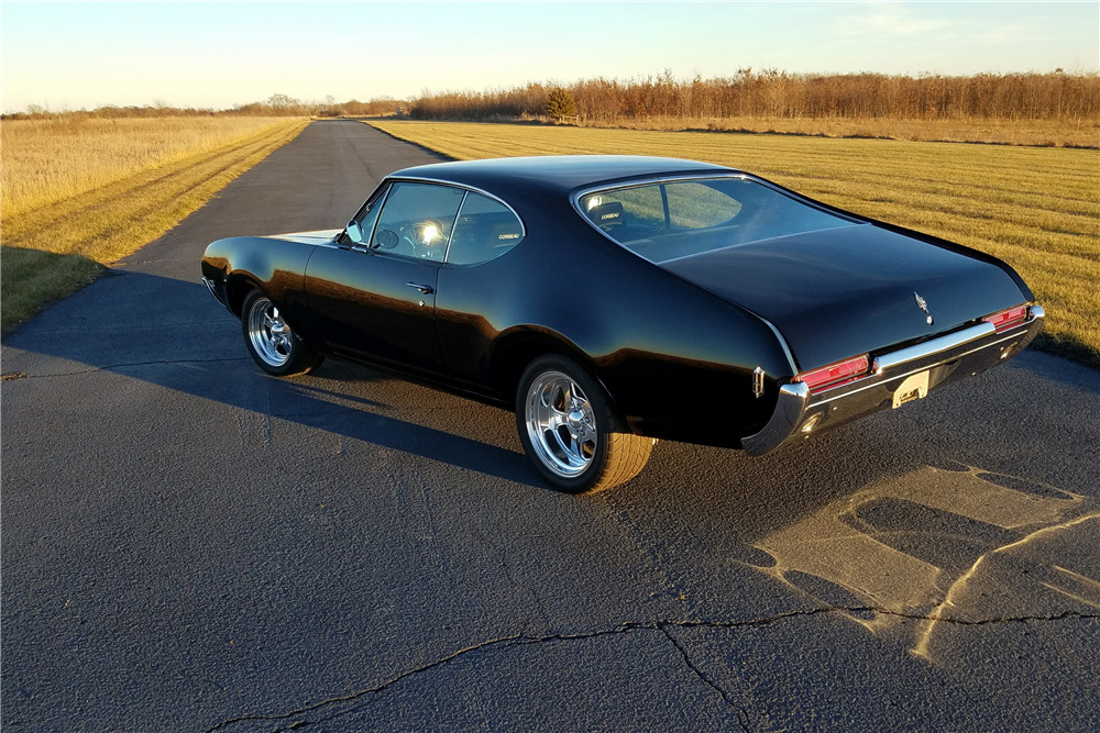 1968 OLDSMOBILE CUTLASS CUSTOM COUPE - Rear 3/4 - 213530
