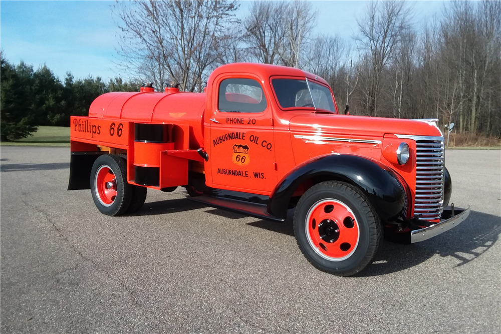 1939 CHEVROLET  TANKER TRUCK - Front 3/4 - 213543
