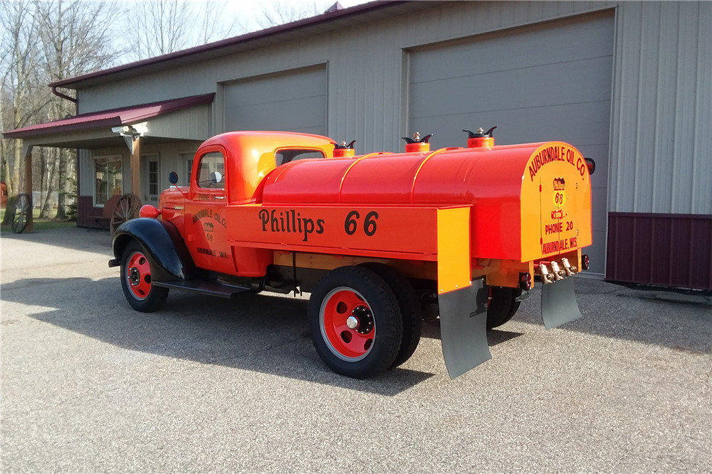 1939 CHEVROLET  TANKER TRUCK - Rear 3/4 - 213543