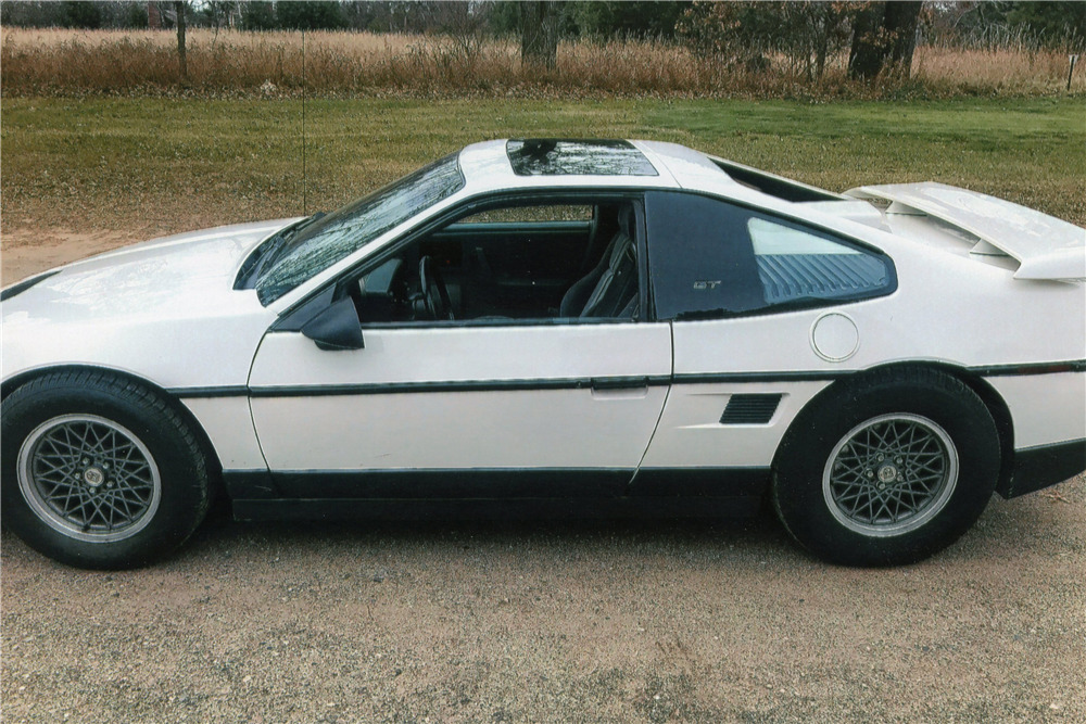 1986 PONTIAC FIERO GT CUSTOM FASTBACK - Side Profile - 213557