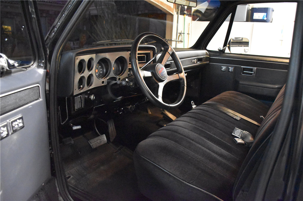 1985 CHEVROLET K20 4X4 PICKUP - Interior - 213599
