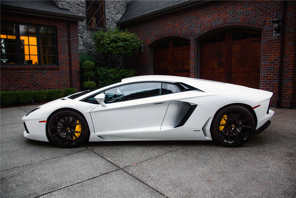 2014 LAMBORGHINI AVENTADOR LP700-4 - Side Profile - 213639