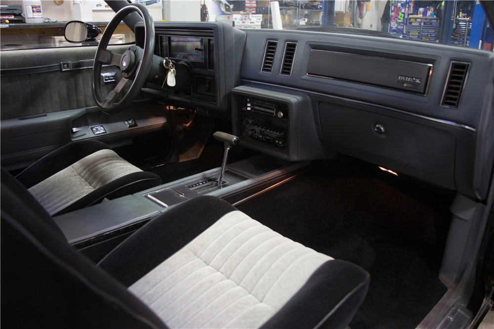 1987 BUICK GRAND NATIONAL - Interior - 213673