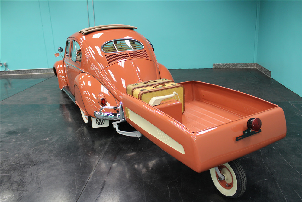 1957 VOLKSWAGEN BEETLE - Rear 3/4 - 213694