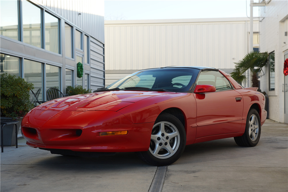 1997 PONTIAC FIREBIRD T-TOP COUPE - Front 3/4 - 213826