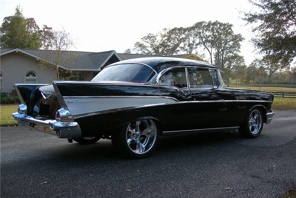 1957 CHEVROLET BEL AIR CUSTOM HARDTOP - Rear 3/4 - 213836