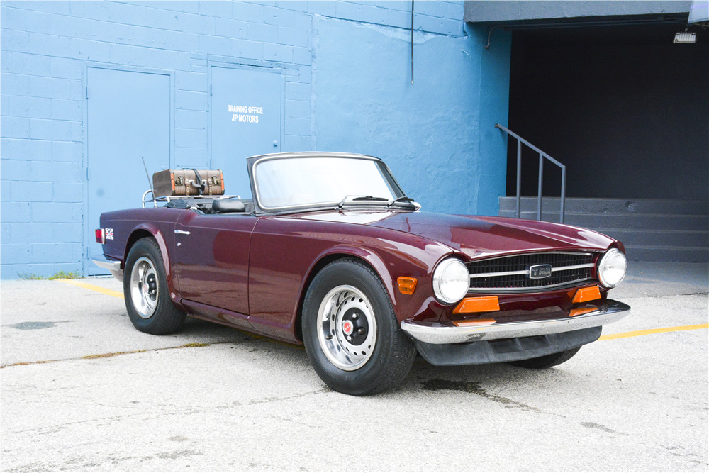 1974 TRIUMPH TR-6 CONVERTIBLE - Front 3/4 - 214269