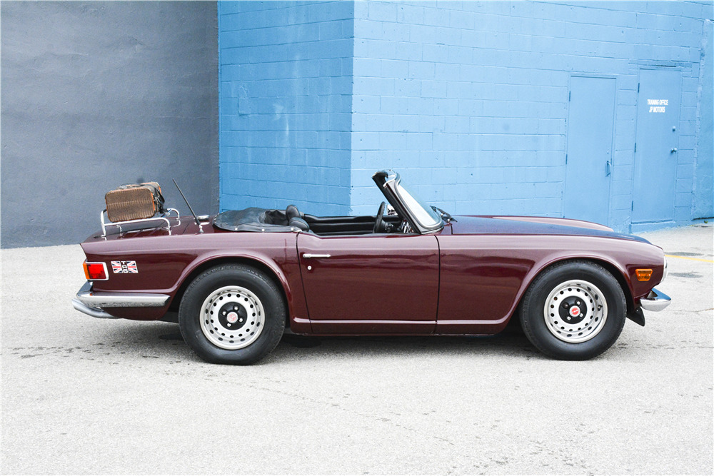 1974 TRIUMPH TR-6 CONVERTIBLE - Side Profile - 214269