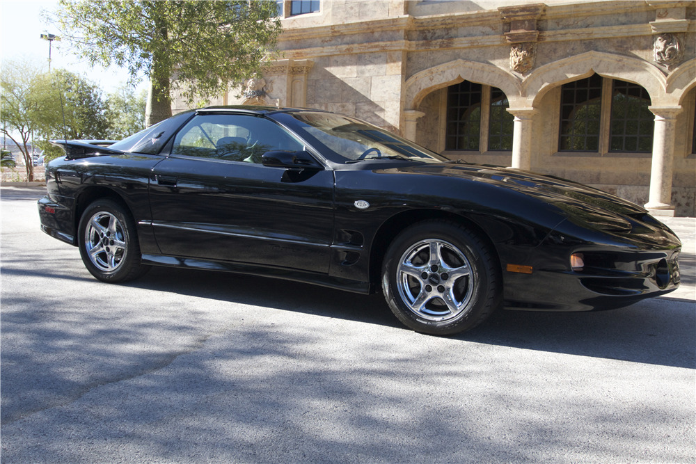 2002 PONTIAC FIREBIRD TRANS AM - Front 3/4 - 214312