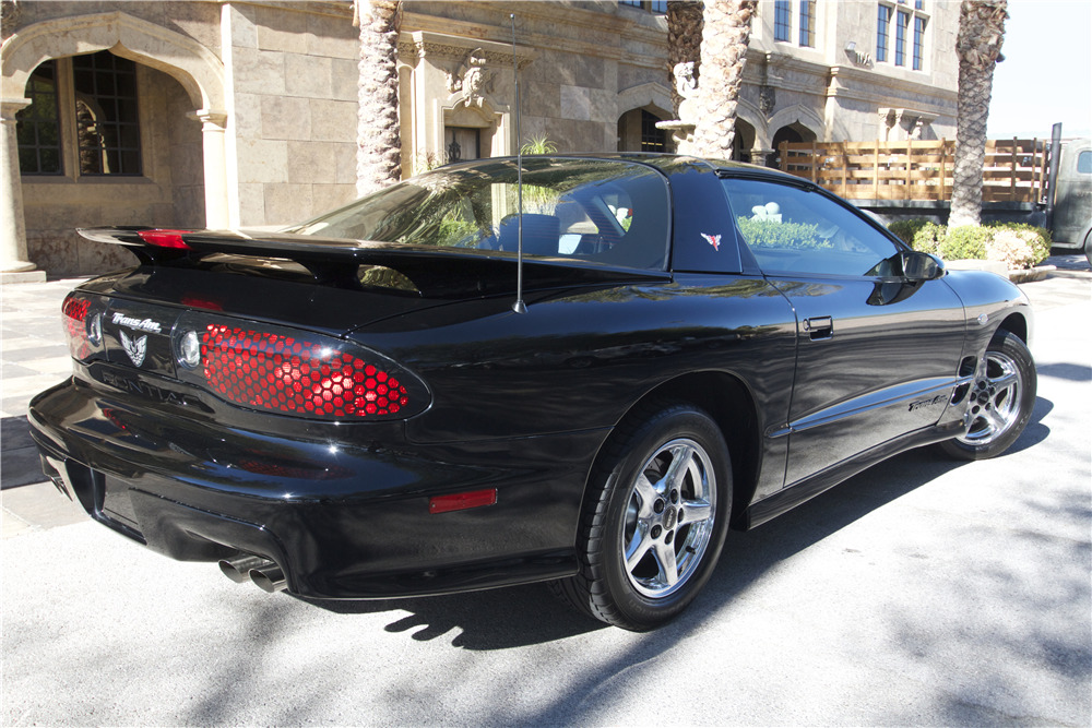 2002 PONTIAC FIREBIRD TRANS AM - Rear 3/4 - 214312