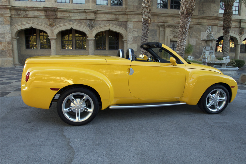 2003 CHEVROLET SSR PICKUP - Side Profile - 214313