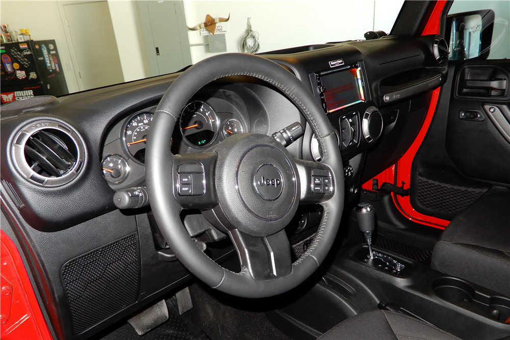2017 JEEP WRANGLER UNLIMITED CUSTOM 4X4 - Interior - 214556
