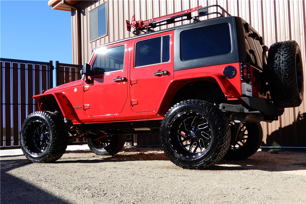 2017 JEEP WRANGLER UNLIMITED CUSTOM 4X4 - Rear 3/4 - 214556
