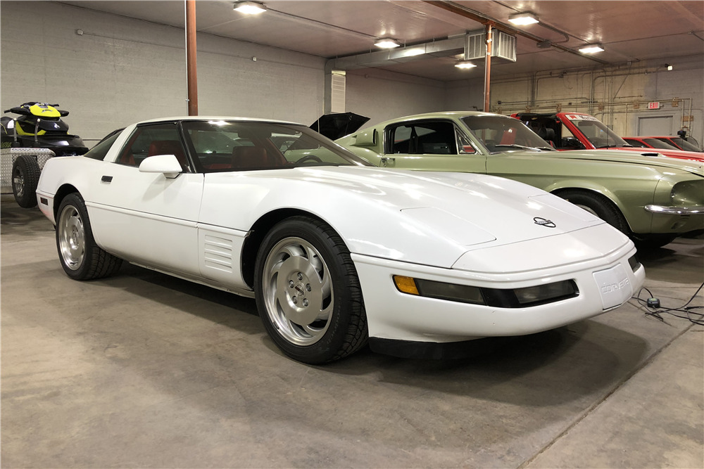 1993 CHEVROLET CORVETTE COUPE - Front 3/4 - 214570