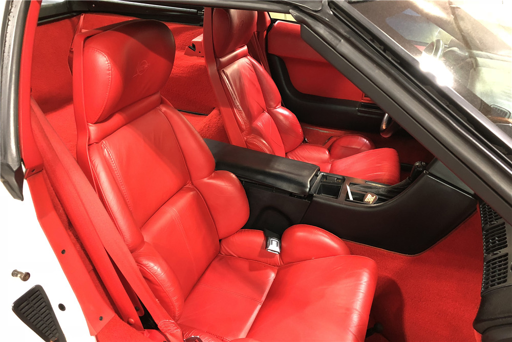 1993 CHEVROLET CORVETTE COUPE - Interior - 214570