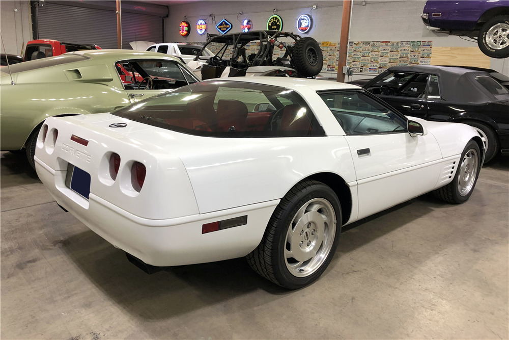 1993 CHEVROLET CORVETTE COUPE - Rear 3/4 - 214570