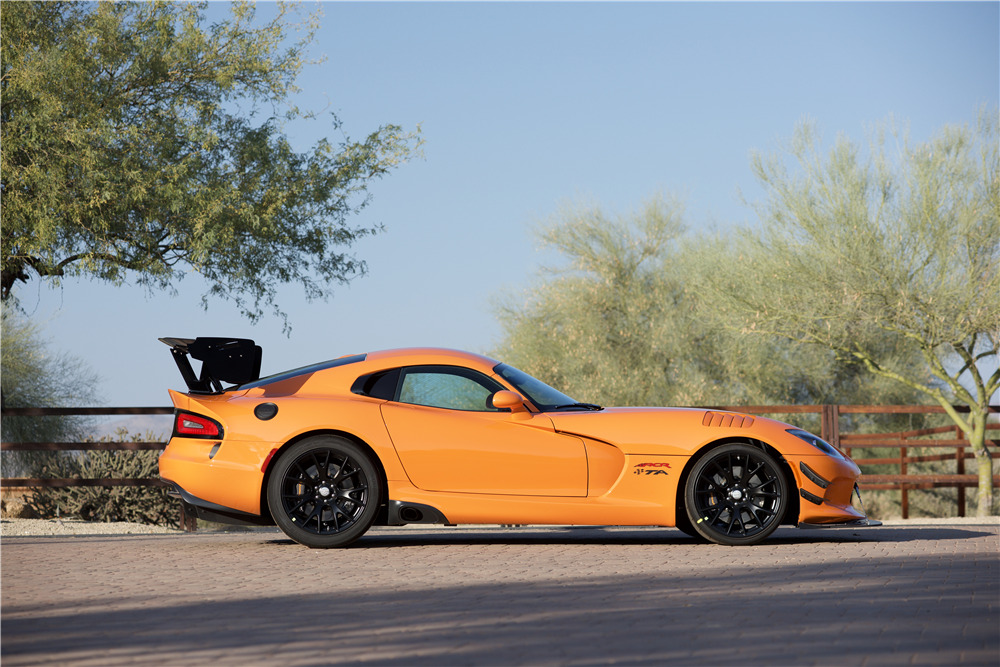 2017 DODGE VIPER ACR TA - Side Profile - 214612