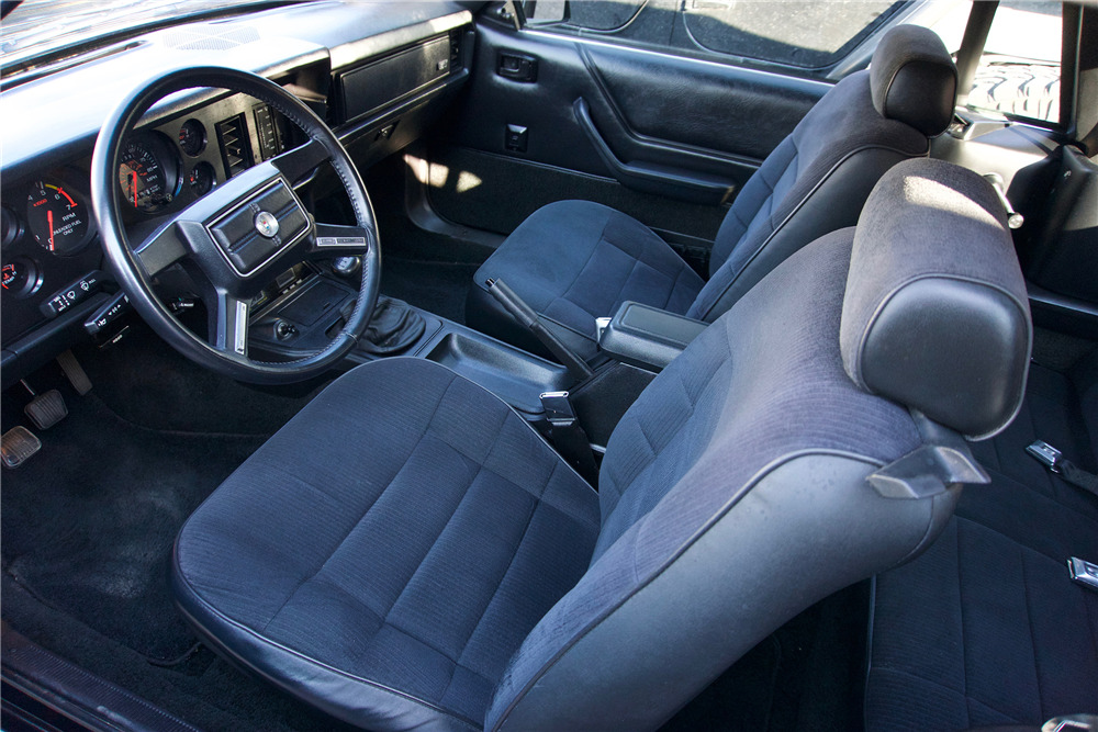 1983 FORD MUSTANG GT CONVERTIBLE - Interior - 214652