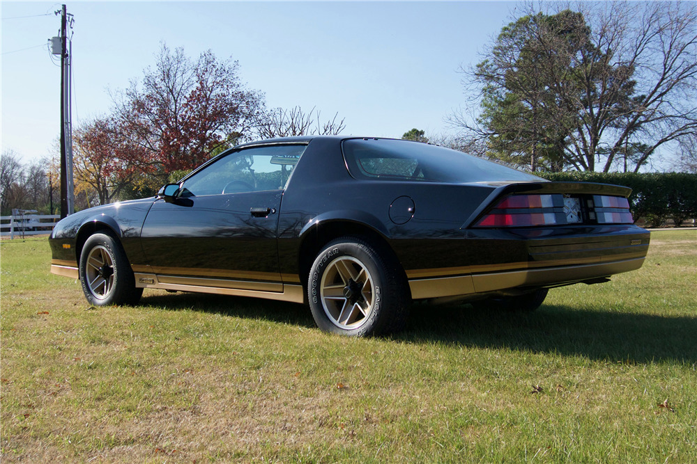1982 CHEVROLET CAMARO Z/28 - Rear 3/4 - 214732