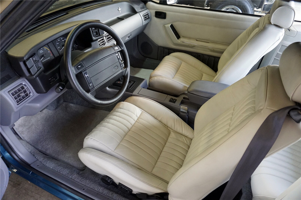 1993 FORD MUSTANG CONVERTIBLE - Interior - 214741