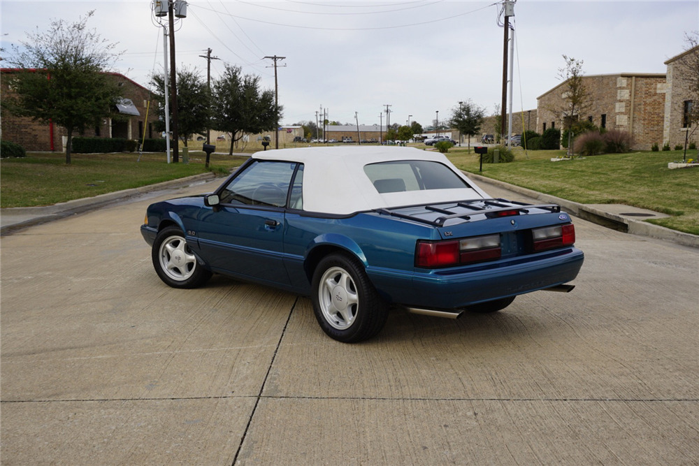 1993 ford mustang convertible rear 3 4 214741