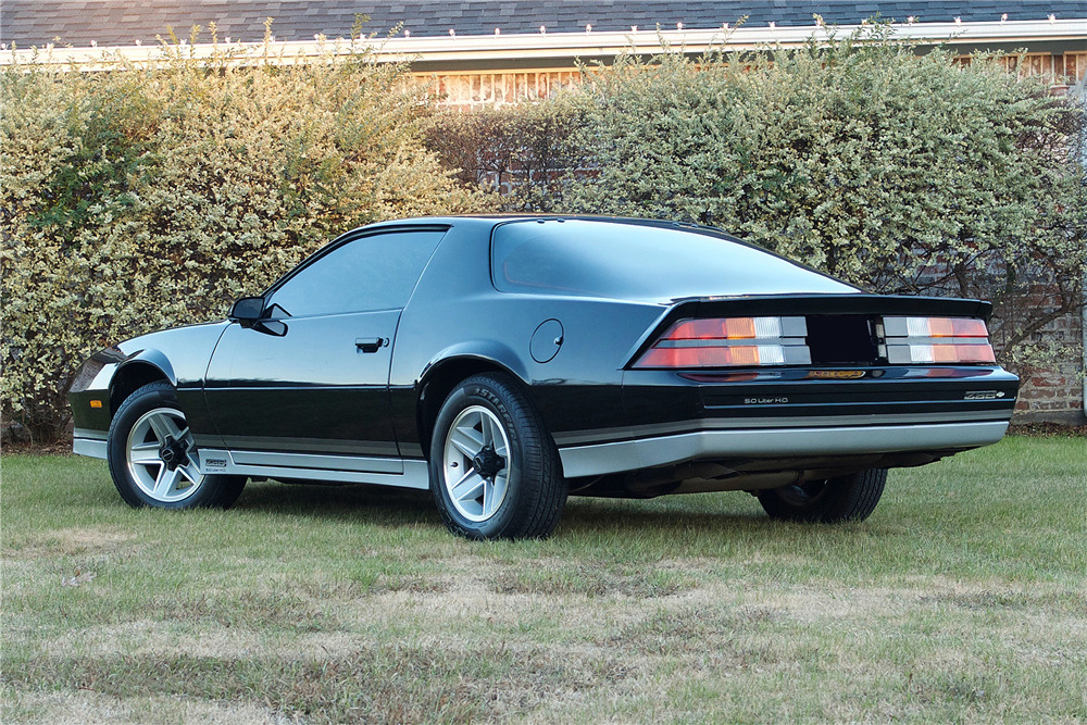 1984 CHEVROLET CAMARO Z/28 - Rear 3/4 - 214746