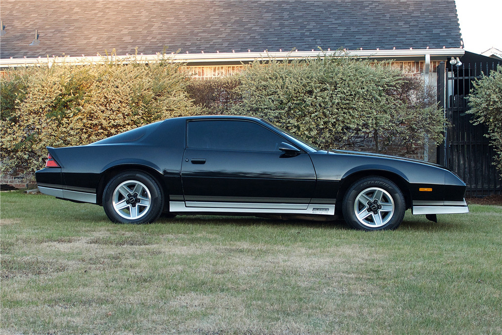 1984 CHEVROLET CAMARO Z/28 - Side Profile - 214746