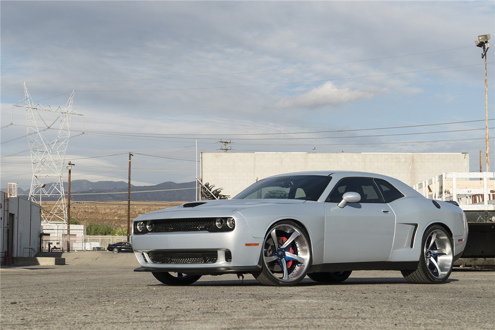 2016 DODGE CHALLENGER HELLCAT - Front 3/4 - 215119