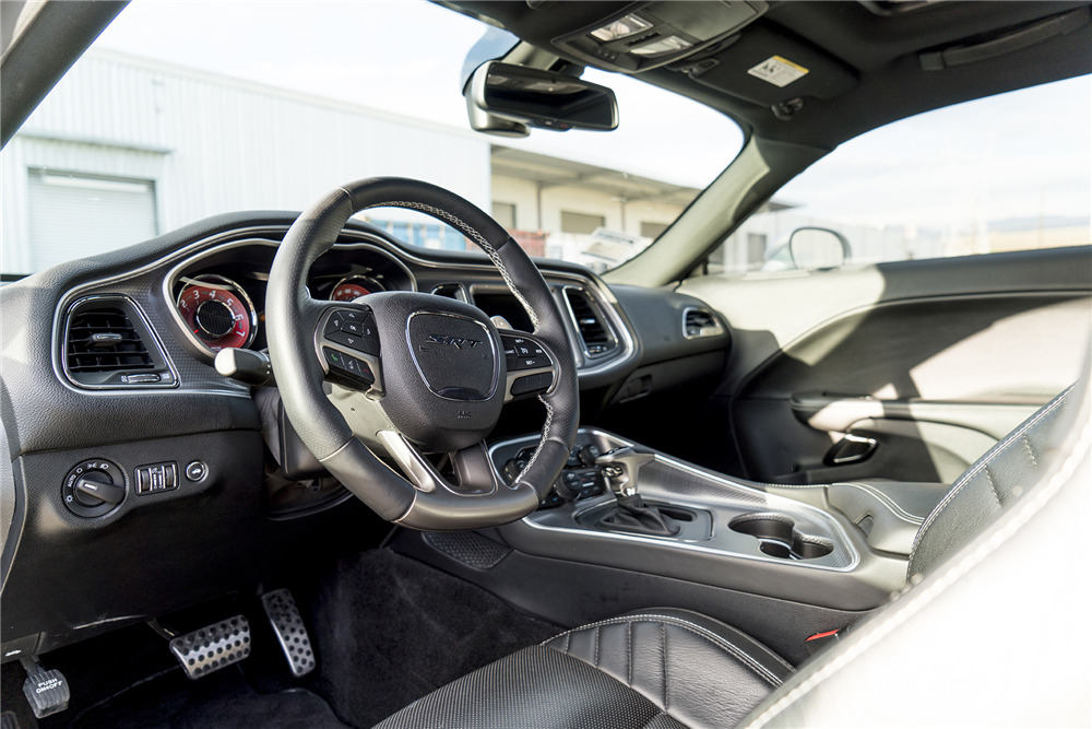 2016 DODGE CHALLENGER HELLCAT - Interior - 215119