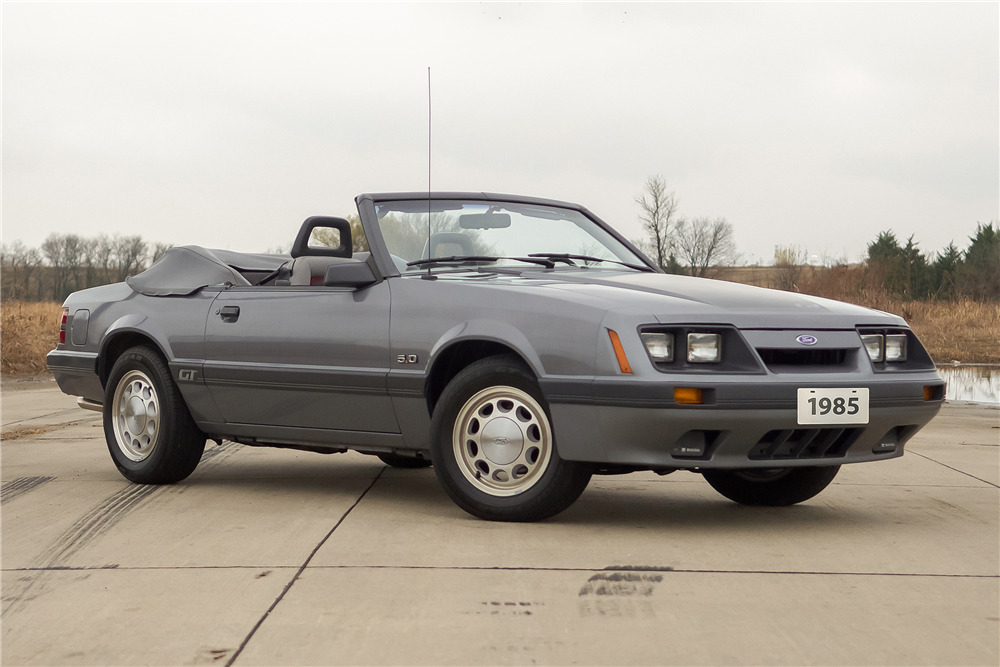 1985 FORD MUSTANG GT CONVERTIBLE - Front 3/4 - 215226
