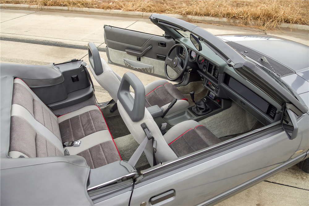 1985 FORD MUSTANG GT CONVERTIBLE - Interior - 215226