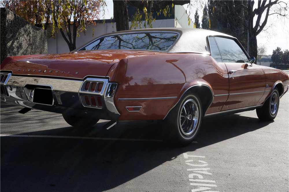 1972 OLDSMOBILE CUTLASS - Rear 3/4 - 215862