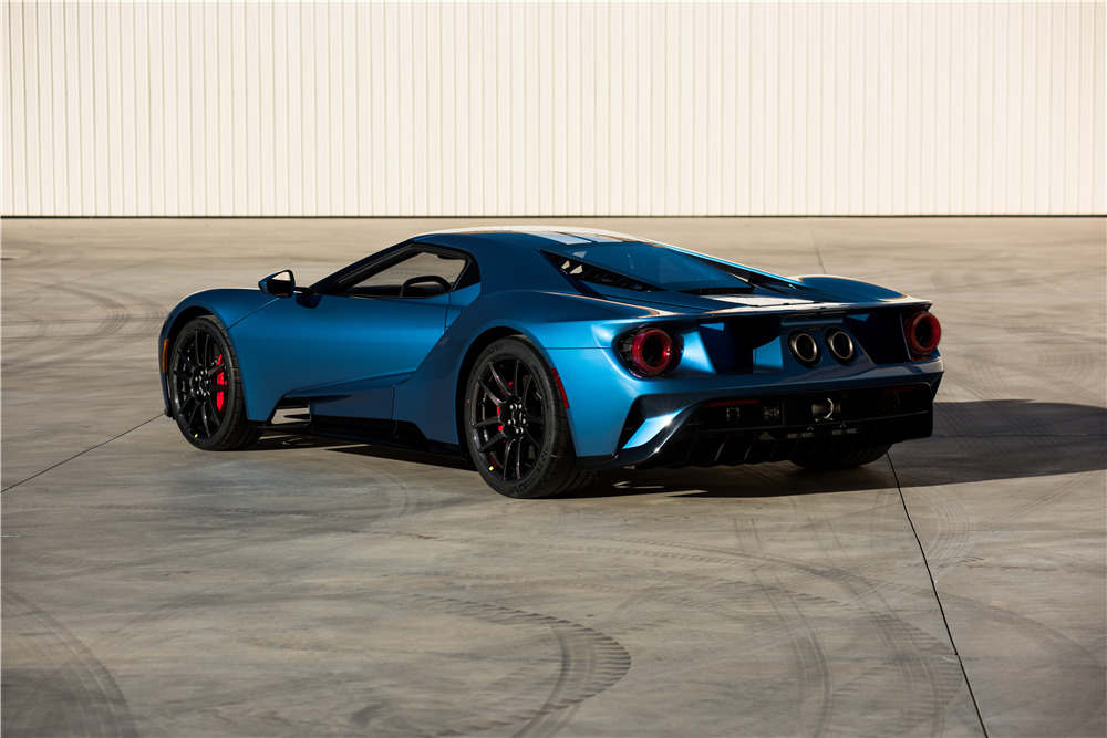 2017 FORD GT - Rear 3/4 - 215876