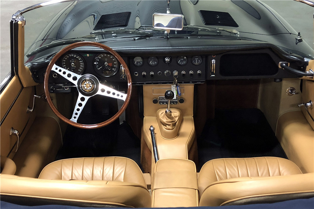 1967 JAGUAR E-TYPE ROADSTER - Interior - 215890