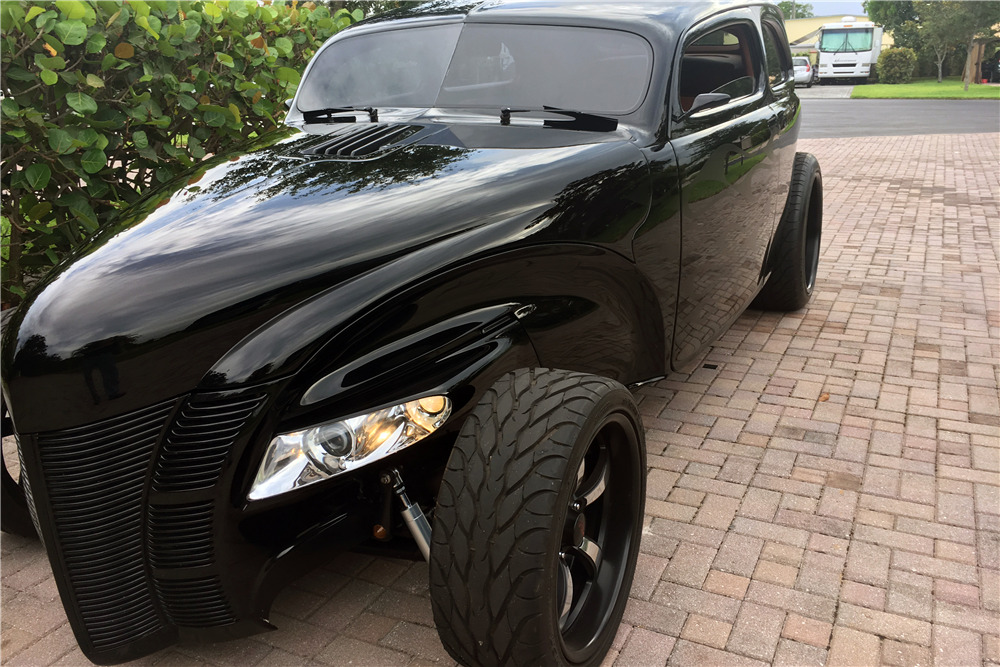 1941 FORD CUSTOM 2 DOOR SEDAN - Front 3/4 - 216268