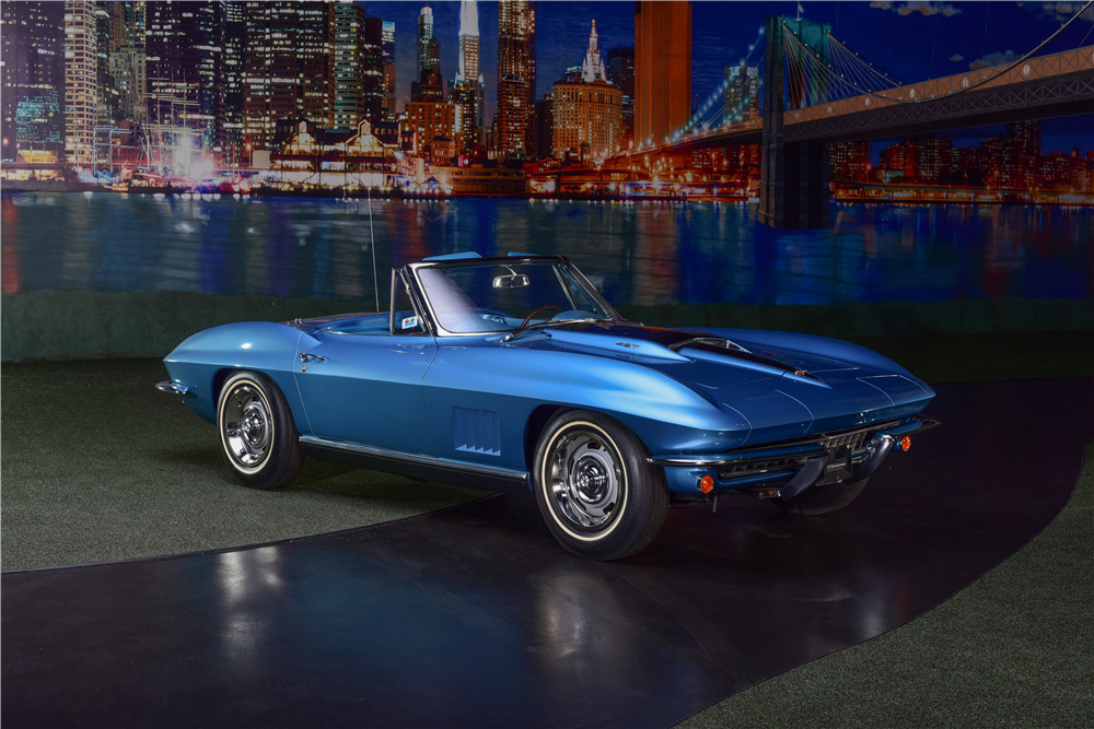 1967 CHEVROLET CORVETTE 427/435 CONVERTIBLE - Front 3/4 - 217645