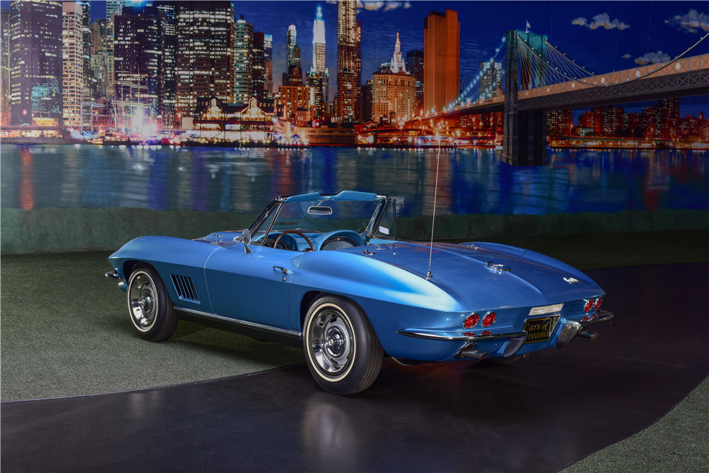 1967 CHEVROLET CORVETTE 427/435 CONVERTIBLE - Rear 3/4 - 217645
