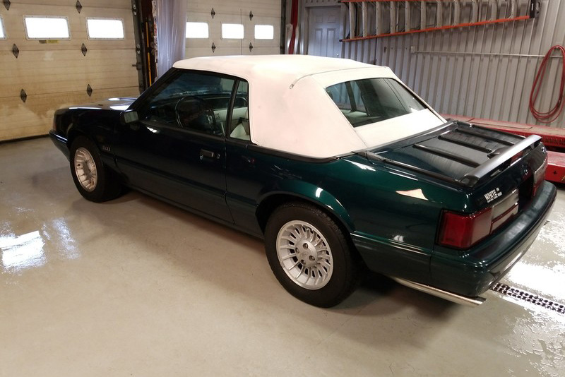 1990 FORD MUSTANG CONVERTIBLE - Rear 3/4 - 217828