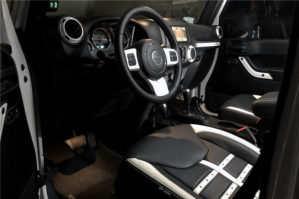 2015 CUSTOM JEEP WRANGLER - Interior - 217848