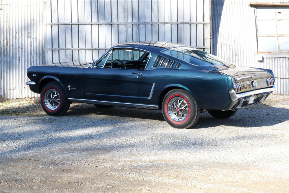 1965 FORD MUSTANG FASTBACK - Rear 3/4 - 217850