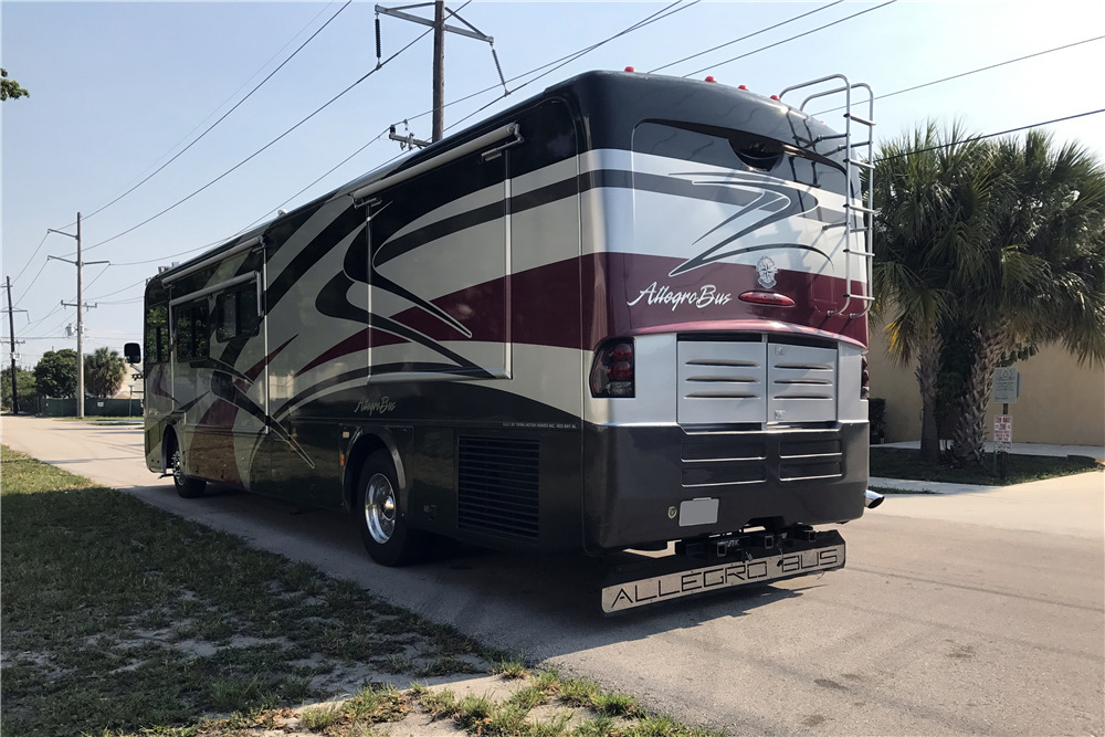 2004 TIFFIN ALLEGRO BUS - Rear 3/4 - 217917