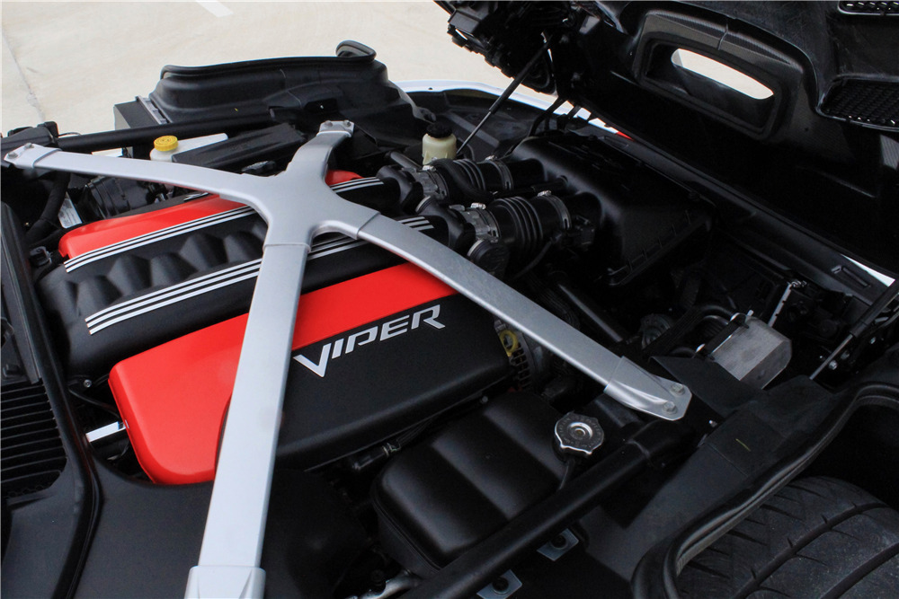 2016-dodge-viper-acr-engine-217940